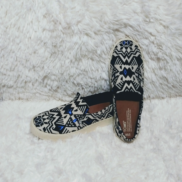 2×$40 Toms Sunset Stellar slip-ons - Picture 4 of 10